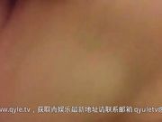 颜值一般身材不错的小野模伊伊宾馆私拍潜规则啪啪啪摄影师不行啊有点早泄被模特笑话