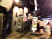 米糕香港迪吧捕获一位身材很性感的无毛逼妹子操到一半还把套子摘下去无套干