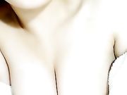 皮肤白皙身材不错美乳妹子床上自慰没摸几下就出水高潮直接尿尿