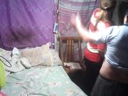 工地保安平头胖大叔简陋房又来找称呼为老婆的鸡婆了进屋就脱口交不戴套经典体位玩一遍内射完了还给洗屌