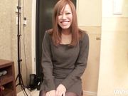 粉色白点内内人妻享受仨鸡鸡的插入快感 最后真鸡吧败下阵来