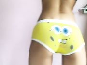 露脸诱舞看这内裤屌不屌近距离道具插穴娇喘