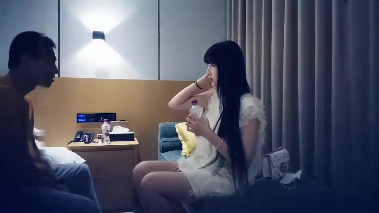 约操长发飘飘清纯美女笑起来甜美乖巧后入01