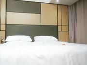 大长腿小骚货带情趣装磨蹭自摸调情69骑乘