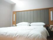 这对纯天然大胸很少见大屌爆操小骚逼脱套01