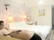 约操短裙马尾外围跪地按着头插嘴站立后入骑乘