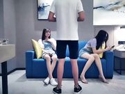 9总全国探花黄先生双飞嫩妹左拥右抱一起舔弄口交01