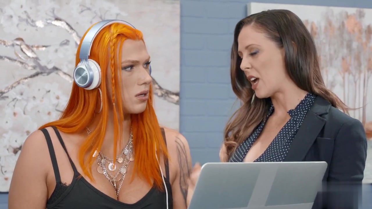 剧情红发人妖茶社鸡巴拿出来勾引骚妇一起玩3P操穴