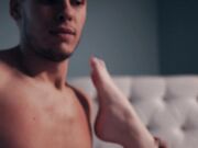 气质极品身材人妖和小鲜肉床上翻滚亲密深喉玩屁眼