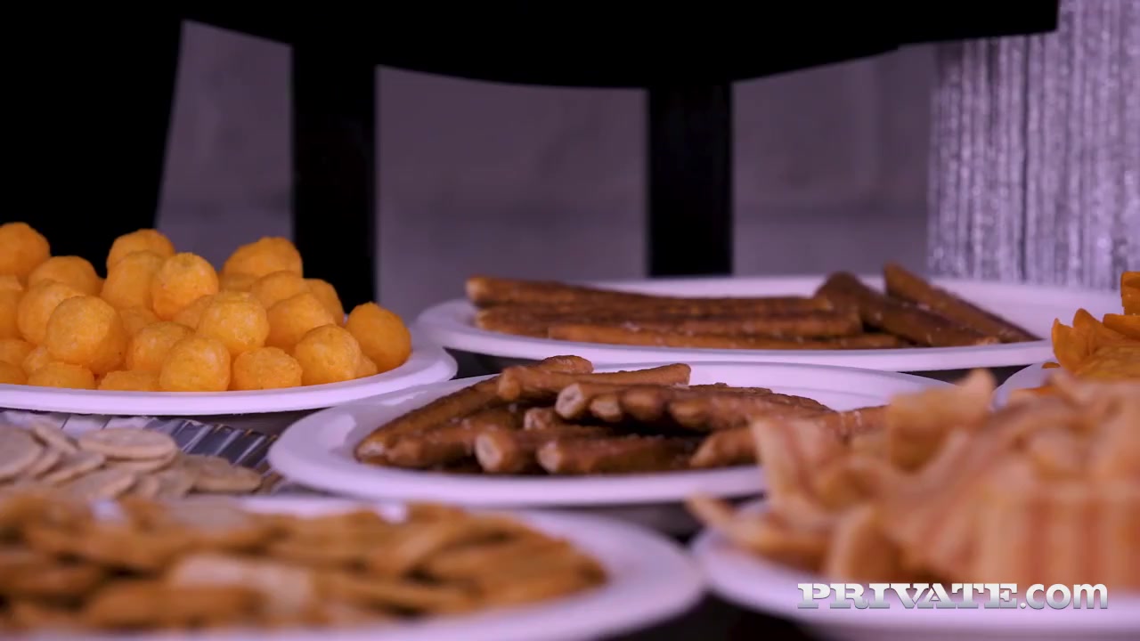 姐妹花和猛男4P性爱大战干菊花淫荡