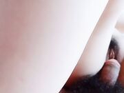 00后嫩妹躺平岔开双腿极品蝴蝶穴