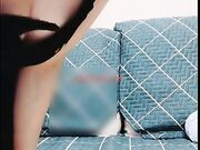 美女下班回家到邻居男家沙发上打炮对白