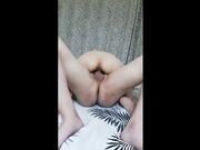 蹲着深喉插嘴 穿上开档肉丝 特写猛怼多毛小骚逼