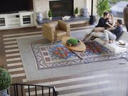 高颜值气质冷艳妹子享受了一场尖叫连连快感满足的疯狂性爱，两个猛男前后夹击你插我入争相抽送太销魂了