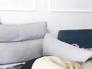 小骚货勾引小哥沙发上爆草小哥淫声荡语不断