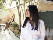 PropertySex房地产经纪人拥有巨大的天然乳头和屁股，激励勤杂工完成工作