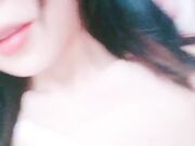 18小美女年龄不大挺会玩假屌按摩器道具齐全