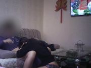 牛奶哥趁朋友出国出差和他老婆在家疯狂偷情