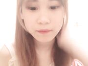 甜美呆萌03年小萝莉 粉嫩小穴被炮友玩弄 刚买的振动棒跳蛋 搞得太爽骚逼湿湿