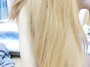 粉粉嫩嫩的黄毛小姑娘露脸听狼友指挥秀给你看