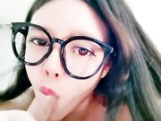 白嫩少女口交带套鸡巴滑溜溜深插淫穴