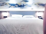 黑丝短裙妹子舌吻摸奶洗完澡猛呻吟娇喘