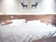 老黄舔妹子水汪汪小穴各种角度姿势眼花缭乱