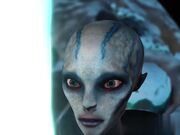 个外星人被一个穿着太空服的太空女搞得屁滚尿流