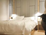 西装妹子脱掉外套舌吻深喉口交抬起大长腿抽插