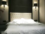 长相清纯萌妹抱在身上调调情口交舔屌条腿抽插