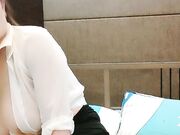 黑丝制服高跟少妇跟舔逼逼揉奶抽插呻吟不止