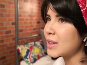 丰满女孩偷窥帅哥洗澡兴奋自摸馋的伸舌头蹲下来吃鸡巴崛起屁股任意操穴