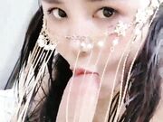 长发少女坐插鸡巴来回上下玩弄呻吟不断高潮