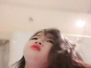 两个骚逼小婊妹全程露脸在床上让小哥玩弄 吃奶玩逼亲小嘴给狼友看特写逼逼