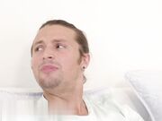 火辣红发杰西卡 瑞安在丈夫外出时照顾好她的继子