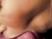 露西·哈特与两个欲火中烧的男人一起享受性爱