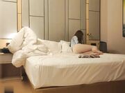 蓝衣好身材丰乳肥臀妹子口活不错抬起腿来猛操