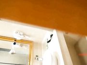 极品女神酒店洗澡勾引来送酒的服务生 窗前啪啪 被操浪叫爽死了 射我 射进去