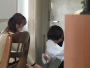 她们的阴部汁液也很粘稠2