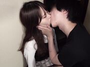 在某咖啡厅工作的铃 最近因接到投诉而去顾客家中道歉2