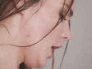 曲线优美的娜塔莎尼斯得到粗暴的铁杆润滑性爱