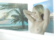 继父的巨大鸡巴拉伸了我少女的阴部