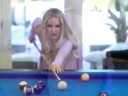 细长的维克是一个作弊荡妇奖杯妻子