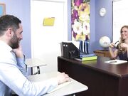 我的第一位性爱老师是切丽 德维尔 她渴望一些学生鸡巴