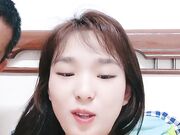 女神的幸福生活 超高颜值清纯美女 夹着大肥穴揉搓自慰 中年大叔加入操逼