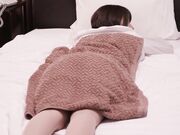 与阴女女孩同住一室 一个简单的爱情酒店清洁工女孩1