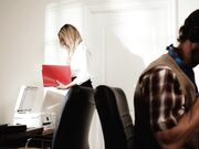 在魔女的帮助下让暗恋的金发美女跪下来给自己口交后用大硬屌把她们轮流暴操一顿