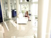 琳达 勒克莱尔的秘密性玩具开启派对