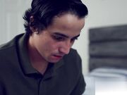 我希望你把你所有的精液都放进我的肚子里 瑞秋 卡瓦利告诉继子