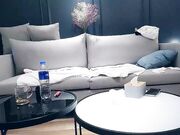 三太子探花新人眼镜小哥高价兼职妹 花臂纹身大长腿沙发上操